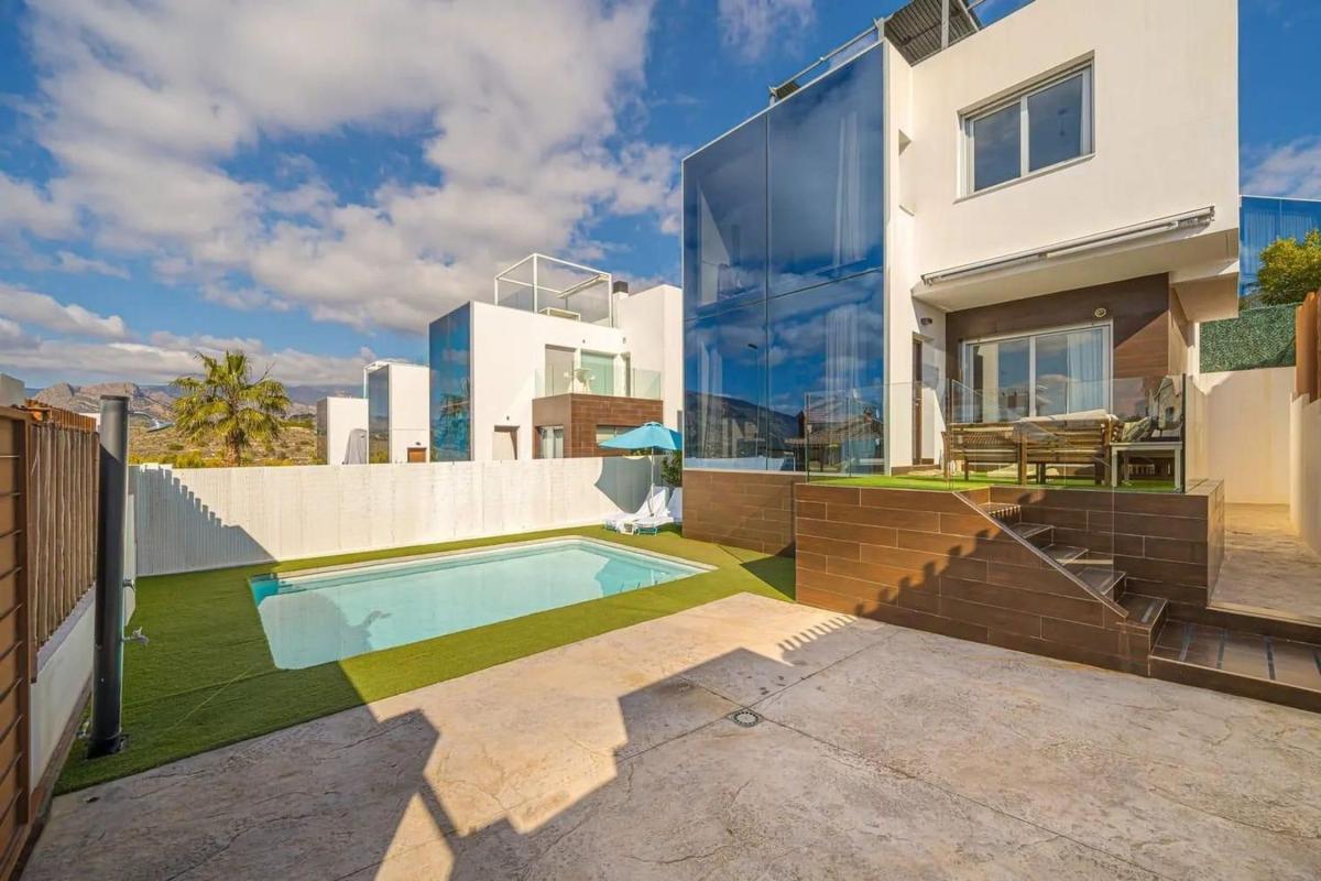 Properties for sale and rent in Spain photo 2