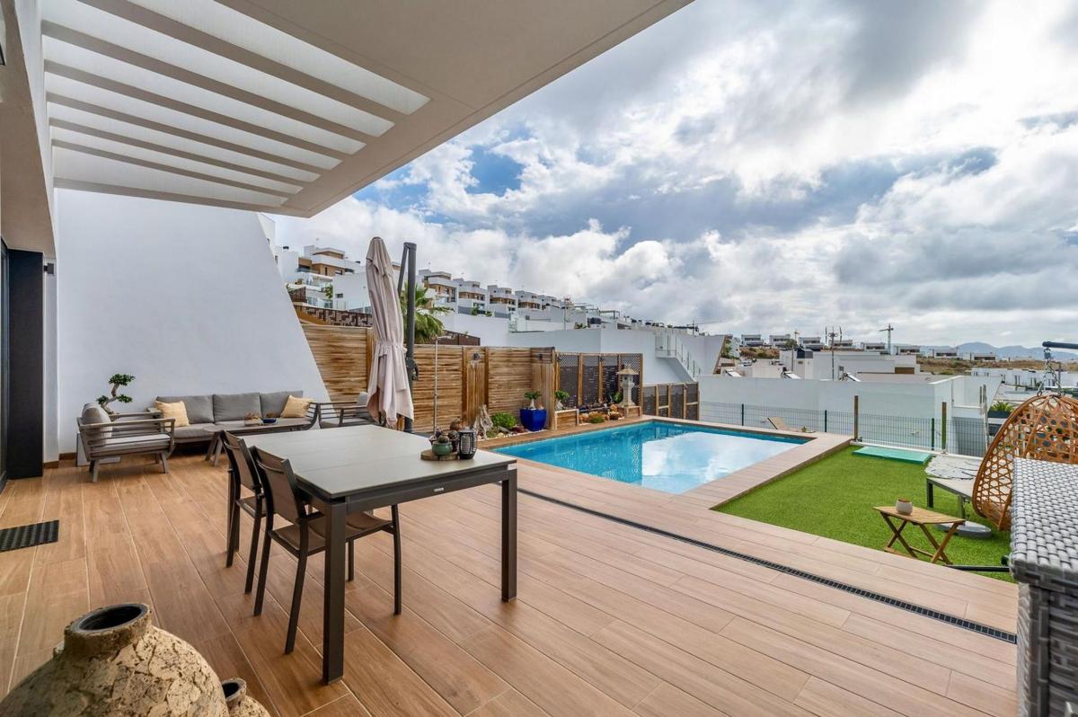 Properties for sale and rent in Spain photo 4