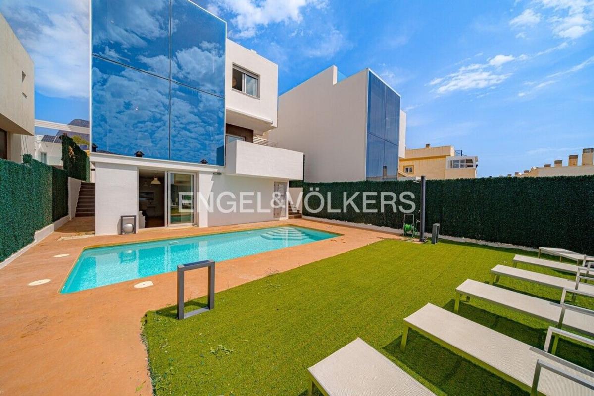 Properties for sale and rent in Spain photo 2