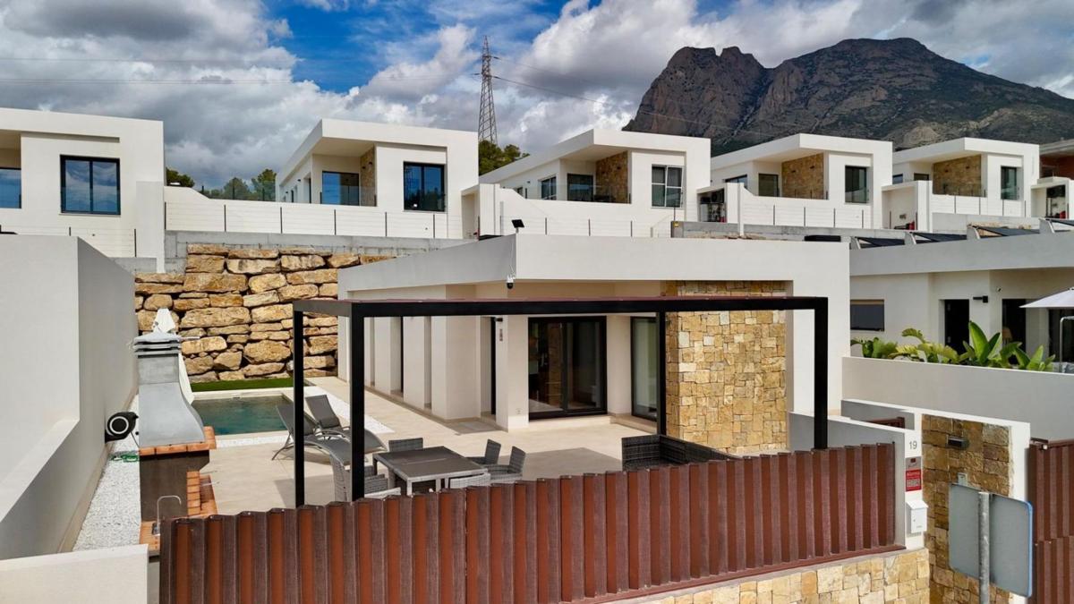 Properties for sale and rent in Spain photo 4