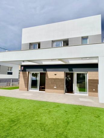 Casa o chalet independiente en Avenida Barcelona, Balcón de Finestrat-Terra Marina, Finestrat thumbnail 1