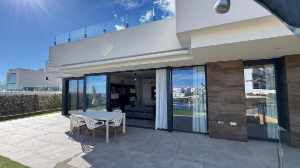 Casa o chalet independiente en Calle de Paraguai, Balcón de Finestrat-Terra Marina, Finestrat photo 1