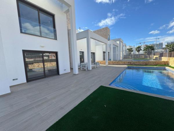 Casa o chalet independiente en Calle de Mèxic, Balcón de Finestrat-Terra Marina, Finestrat thumbnail 2
