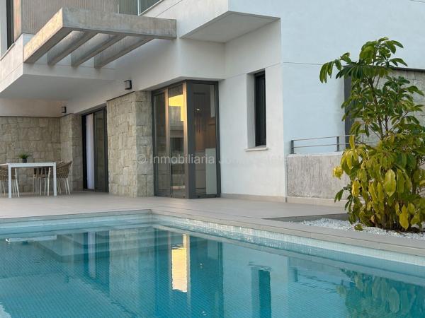 Частный шале на продаже в  Casa o chalet en Golf Bahía, Finestrat, Финестрат photo 1