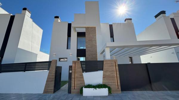 Casa o chalet independiente en Calle de Brasil, 2, Balcón de Finestrat-Terra Marina, Finestrat photo 3
