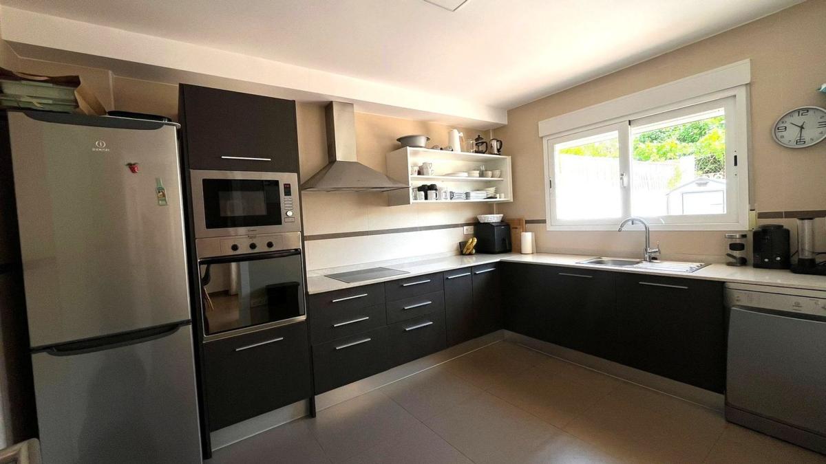 Venta de chalet adosado en Chalet adosado en Calle Cormorà, L'Albir, Alfaz del Pi , Alfaz del Pi photo 5
