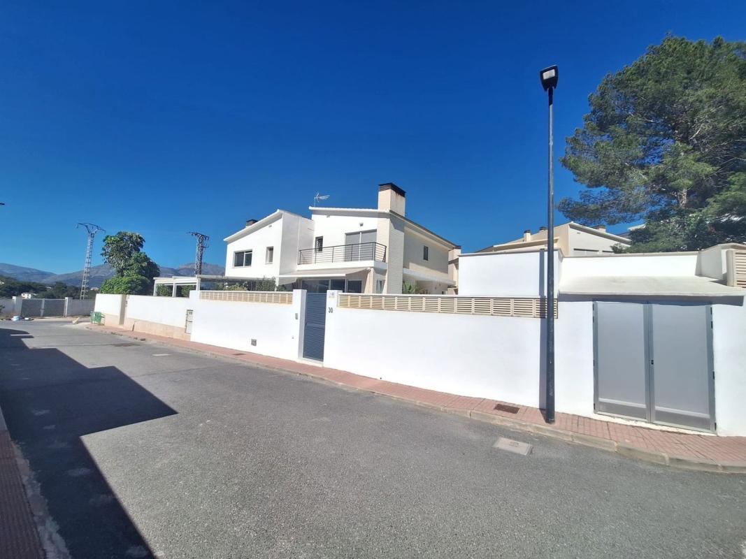 Sprzedaż niezależnego domku jednorodzinnego w Chalet pareado en Calle Turquesa, 32, Colonia Escandinavia-Cautivador, Alfaz del Pi, Alfaz del Pi photo 4