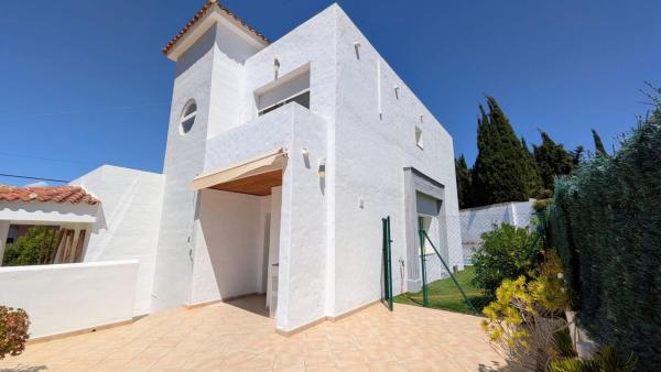 Casa o chalet independiente en Calle Pinsà, L'Albir, Alfaz del Pi thumbnail 2