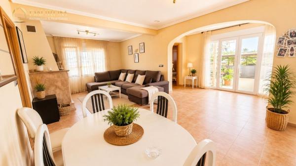 Independent chalet for sale in Casa o chalet en Colonia Escandinavia-Cautivador, Alfaz del Pi, Alfaz del Pi
 photo 1