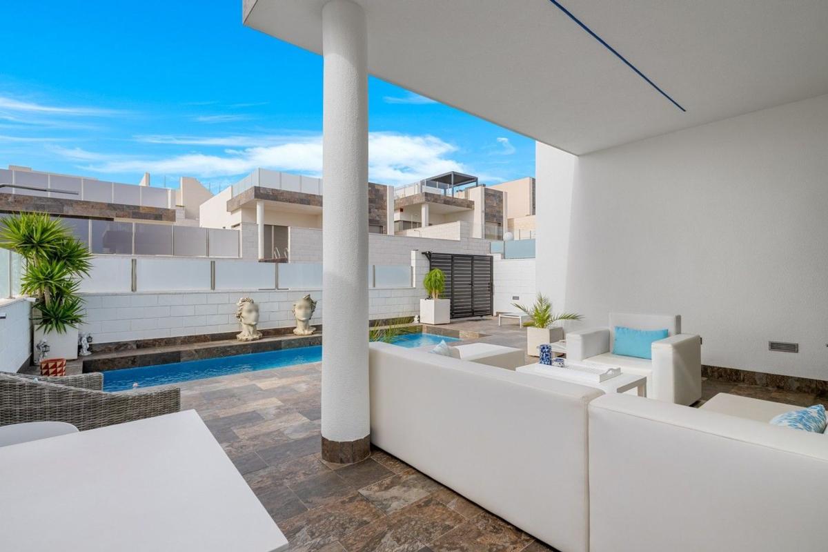 Venta de chalet independiente en Casa o chalet en Villamartín, Orihuela, Orihuela
photo 3