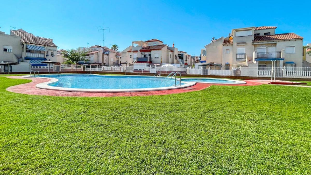 Sprzedaż mieszkania w Piso en Playa Flamenca, Orihuela, Orihuela
photo 1