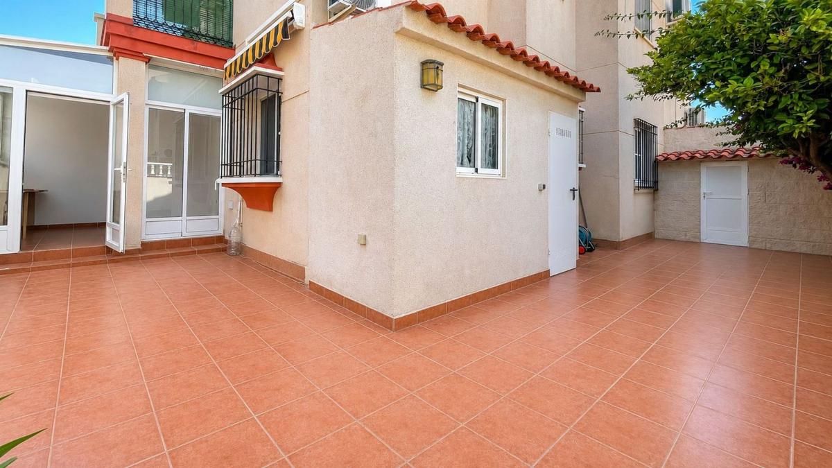Sprzedaż mieszkania w Piso en Playa Flamenca, Orihuela, Orihuela
photo 2