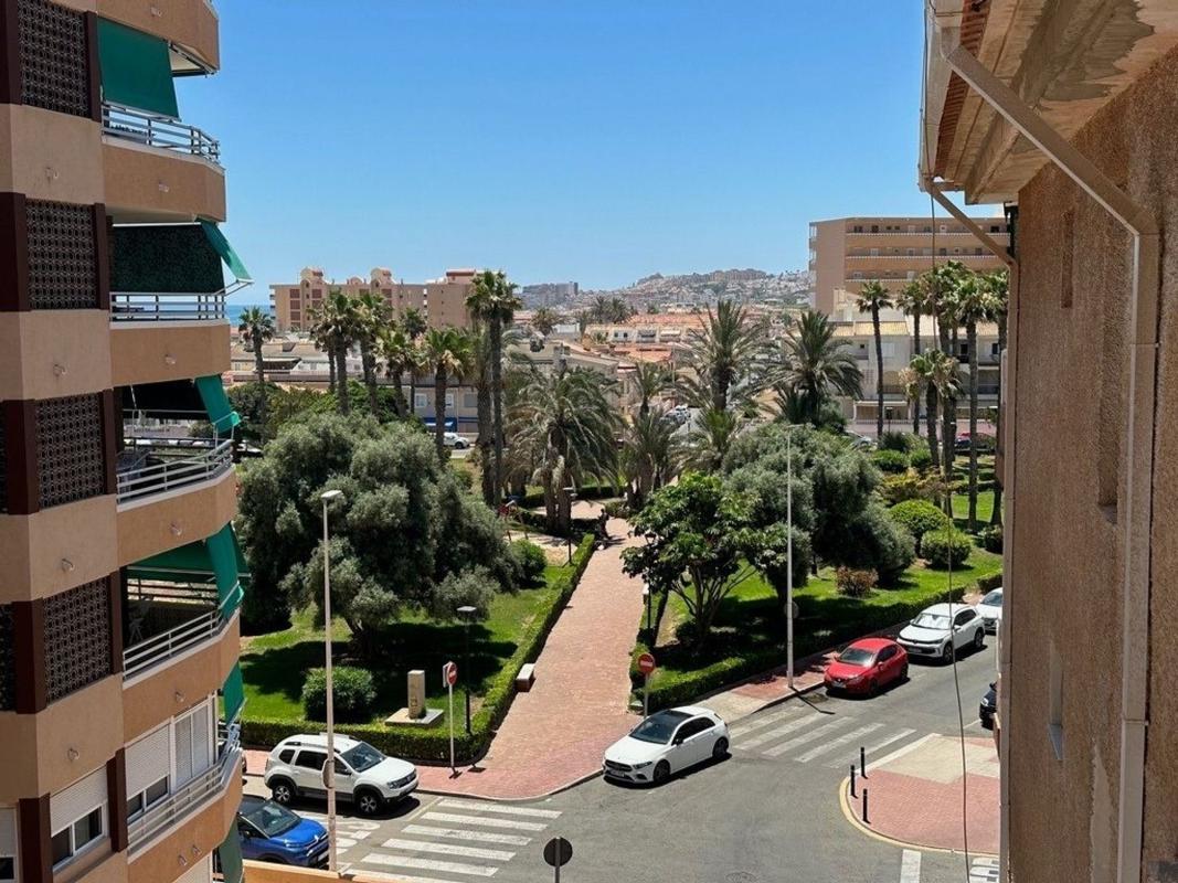 Venta de piso en Piso en Calle Alta, Gaspar Perrelló, Torrevieja, Torrevieja
photo 2