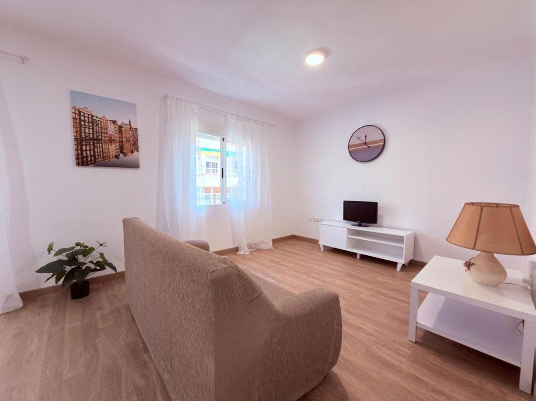 Venta de piso en Piso en Calle Abad Fernández Helguera, Colonia Requena - Virgen del Carmen, Alicante / Alacant, Alicante / Alacant
photo 2