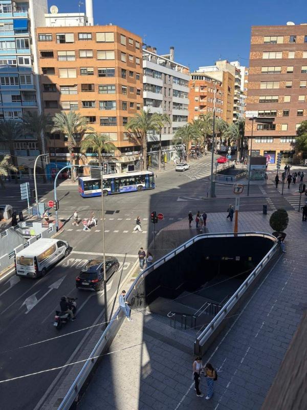 Sprzedaż mieszkania w Piso en Calle Díaz Moreu, Casco Histórico-Santa Cruz, Alicante / Alacant, Alicante / Alacant
photo 3