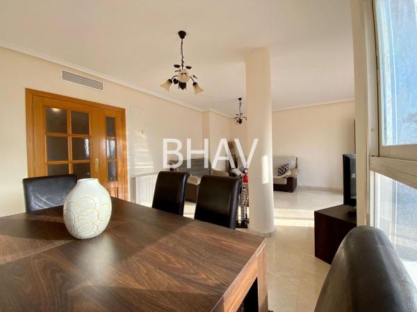 Duplex en venta en Dúplex en Avenida Juan Sanchis Candela, Garbinet - Parque de las Avenidas, Alicante / Alacant, Alicante / Alacant photo 1