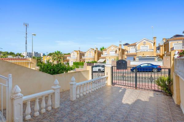 Chalet pareado en Calle Carolinas, Las Filipinas, Orihuela photo 3