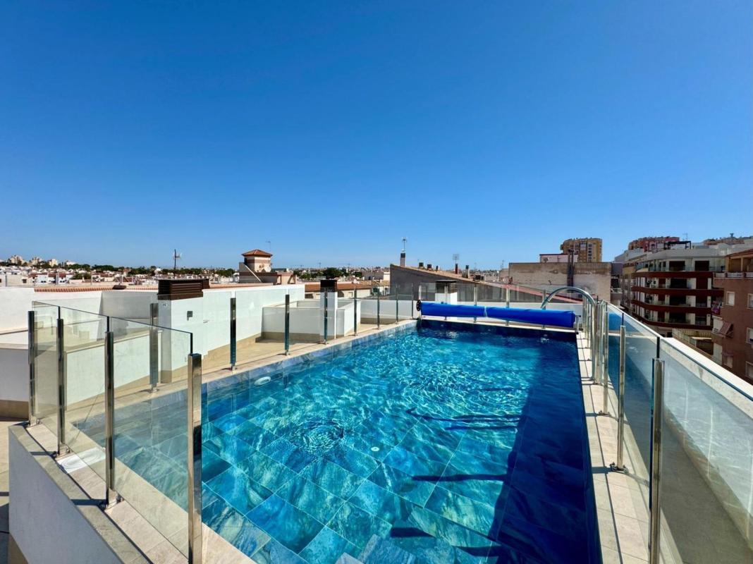 Venta de piso en Piso en Calle Helsinki, Playa de los Locos, Torrevieja, Torrevieja
photo 1