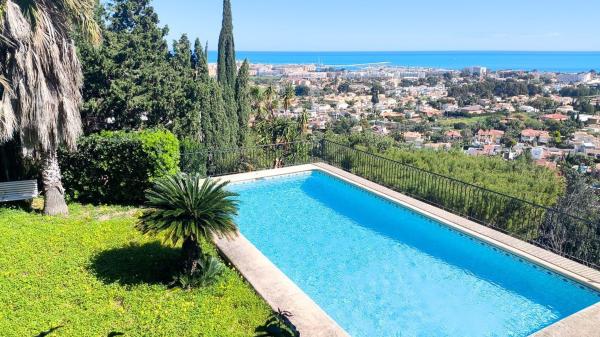 Chalet independiente en venta en Casa o chalet en El Montgó, Denia, Denia
 photo 1