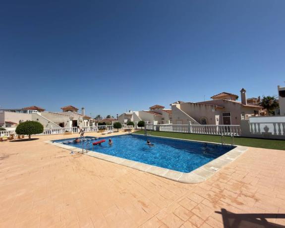 Частный шале на продаже в  Casa o chalet en Algorfa, Алгорфа photo 2