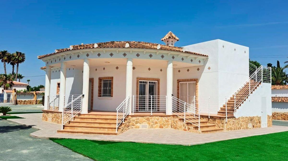 Venta de chalet independiente en Casa o chalet en Avenida de la Constitución, Catral, Catral
photo 1