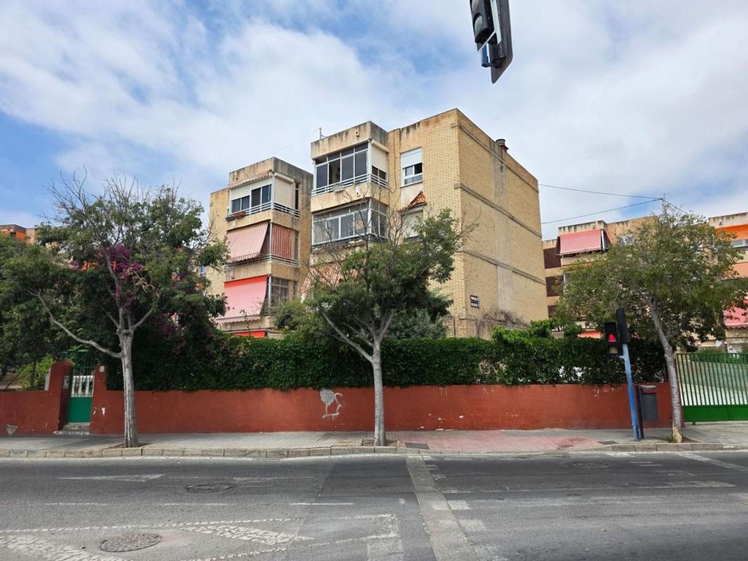 Venta de piso en Piso en Calle Cronista Vicente Martínez Morellá, Juan XXIII, Alicante / Alacant, Alicante / Alacant
photo 1