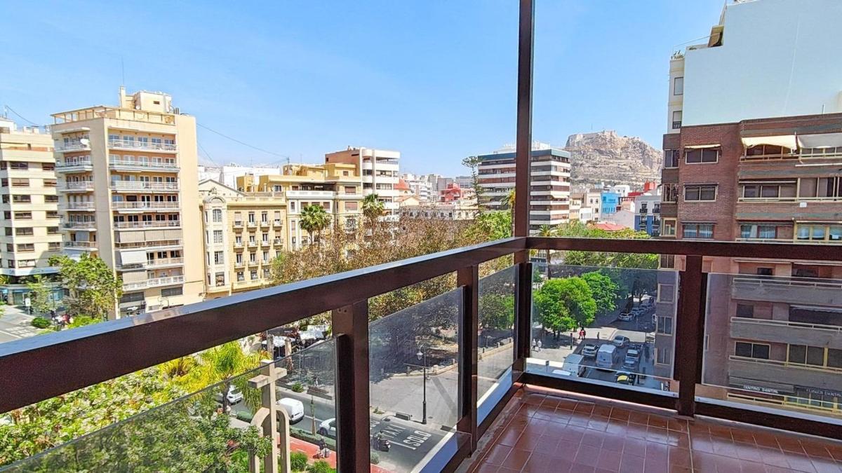 Venta de piso en Piso en Ensanche-Diputación, Alicante / Alacant, Alicante / Alacant
photo 1