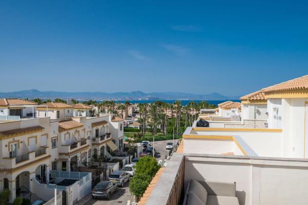 Chalet adosado en Avenida D'Escandinàvia, Gran Vista-Olivo de Oro, Gran Alacant photo 1