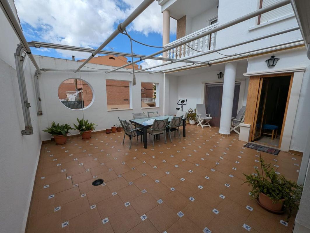 Propiedades en venta y alquiler en España photo 1