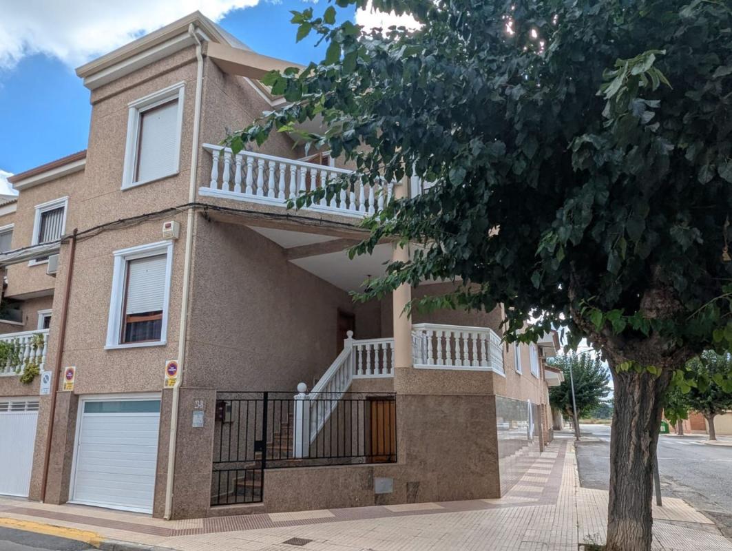 Propiedades en venta y alquiler en España photo 2
