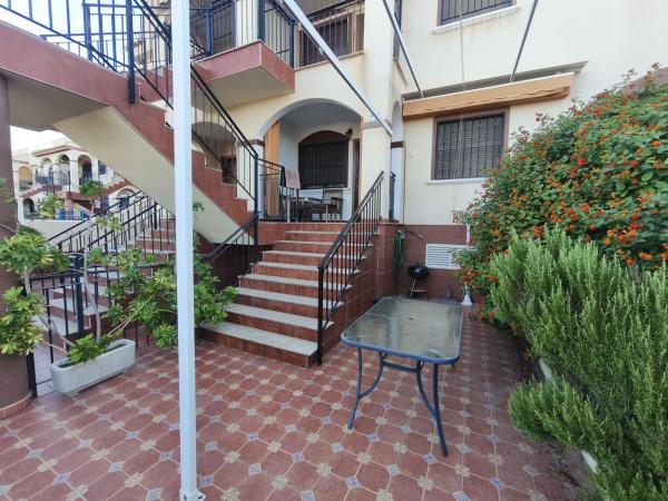 Chalet adosado en Avenida Asociación Victimas del Terrorismo, Parque Acuático - Sector 25, Torrevieja photo 1