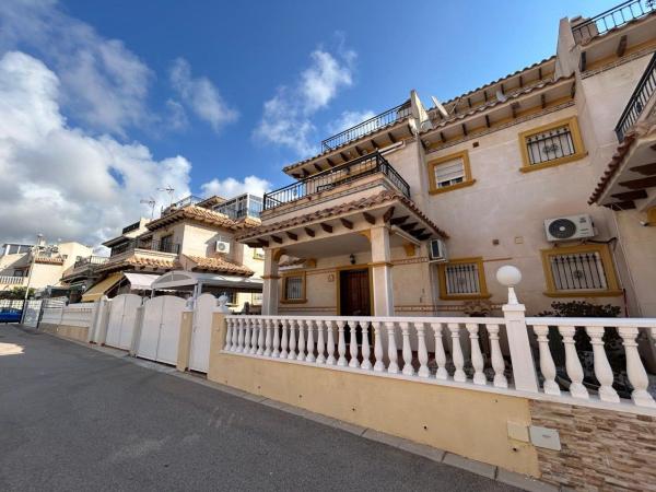 Chalet independiente en venta en Casa o chalet en Avenida de la Playa s/n, La Zenia, Orihuela, Orihuela
 photo 1