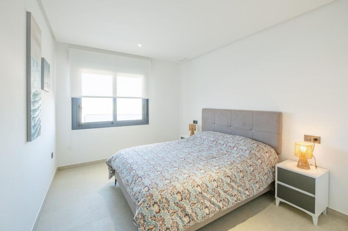 Venta de piso en Piso en Calle Lago de Sanabria, Zona Lago - Los Almendros, Orihuela, Orihuela
 photo 3