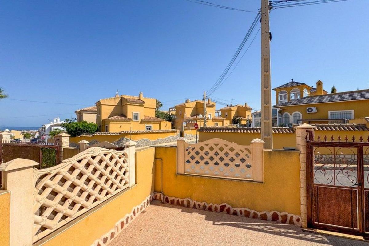Продажа отдельного шале в  Chalet pareado en Calle Turre, Blue Lagoon - Galán, San Miguel de Salinas, Сан-Мигель-де-Салинас photo 5