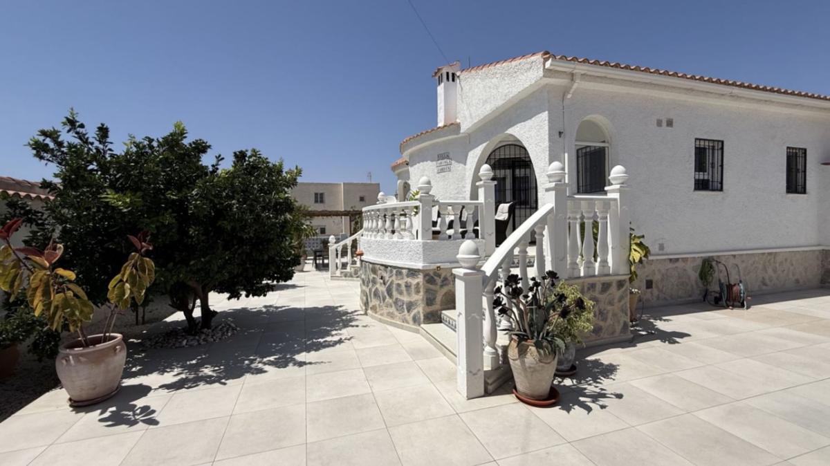 Venta de chalet independiente en Casa o chalet en Calle el Canario, La Siesta - El Salado - Torreta, Torrevieja, Torrevieja
photo 2
