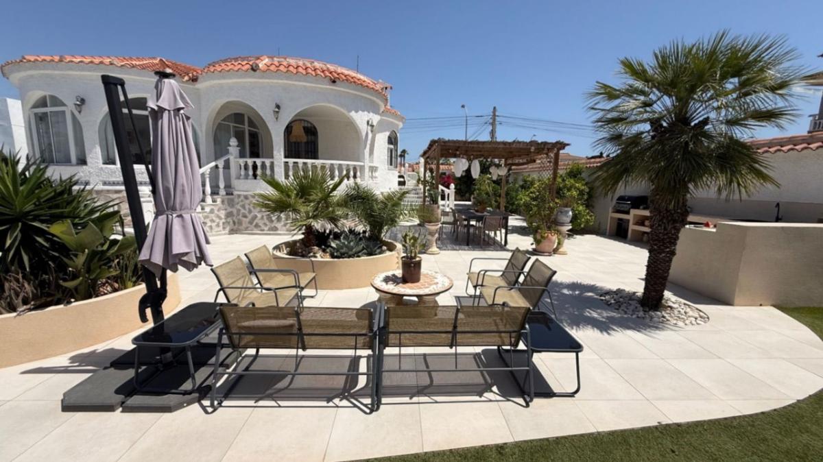 Venta de chalet independiente en Casa o chalet en Calle el Canario, La Siesta - El Salado - Torreta, Torrevieja, Torrevieja
photo 3