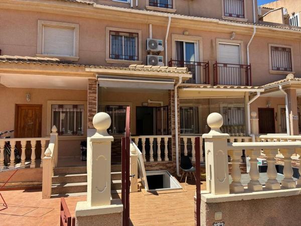 Chalet adosado en Calle Jalón, Playa Flamenca, Orihuela photo 1