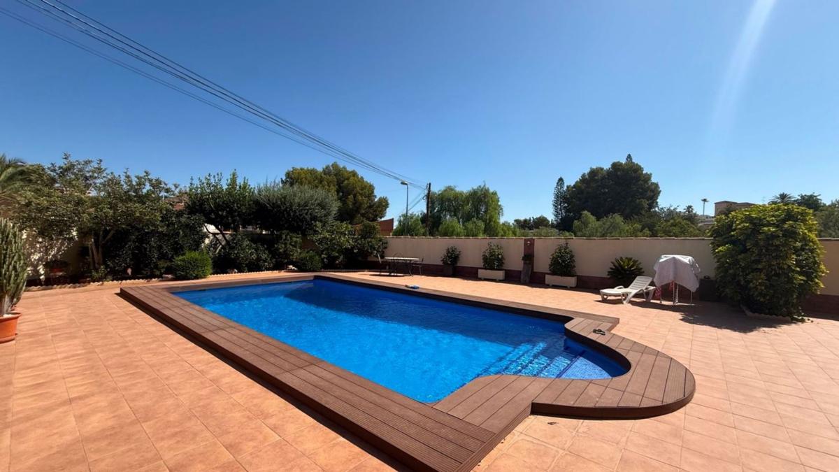 Sale of independent chalet in Casa o chalet en Avenida Alemania Bal, Los Balcones - Los Altos del Edén, Torrevieja, Torrevieja
 photo 3