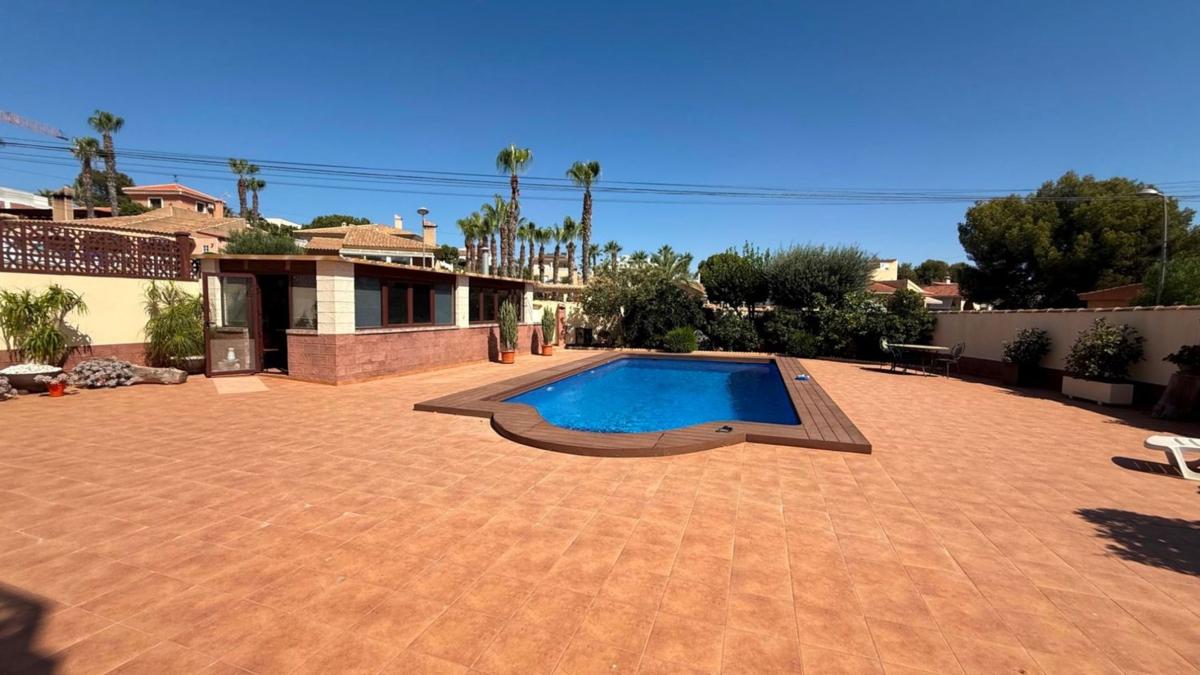 Sale of independent chalet in Casa o chalet en Avenida Alemania Bal, Los Balcones - Los Altos del Edén, Torrevieja, Torrevieja
 photo 4