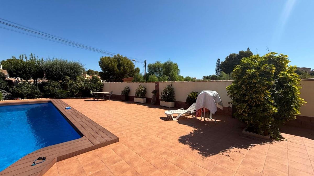 Sale of independent chalet in Casa o chalet en Avenida Alemania Bal, Los Balcones - Los Altos del Edén, Torrevieja, Torrevieja
 photo 5