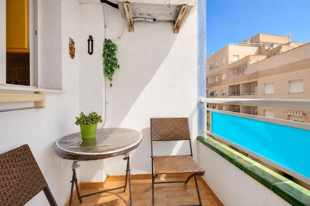 Venta de piso en Piso en Calle Mar Menor, Playa de los Náufragos, Torrevieja, Torrevieja
photo 3
