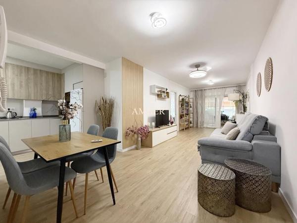 Venta de piso en Piso en Villa Madrid, 28, Parque de las Naciones, Torrevieja, Torrevieja
 photo 1