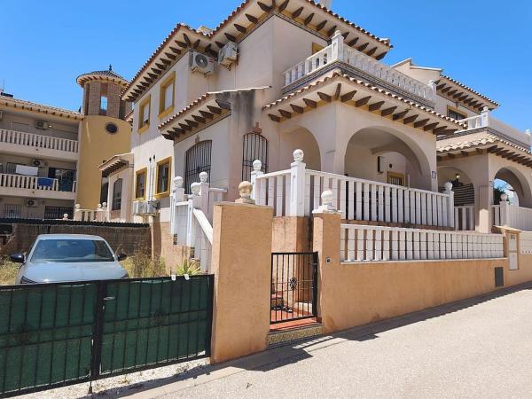 Chalet adosado en Calle Castillo de Guadalest, Lomas de Don Juan, Orihuela photo 1