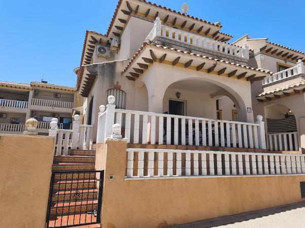 Chalet adosado en Calle Castillo de Guadalest, Lomas de Don Juan, Orihuela photo 2