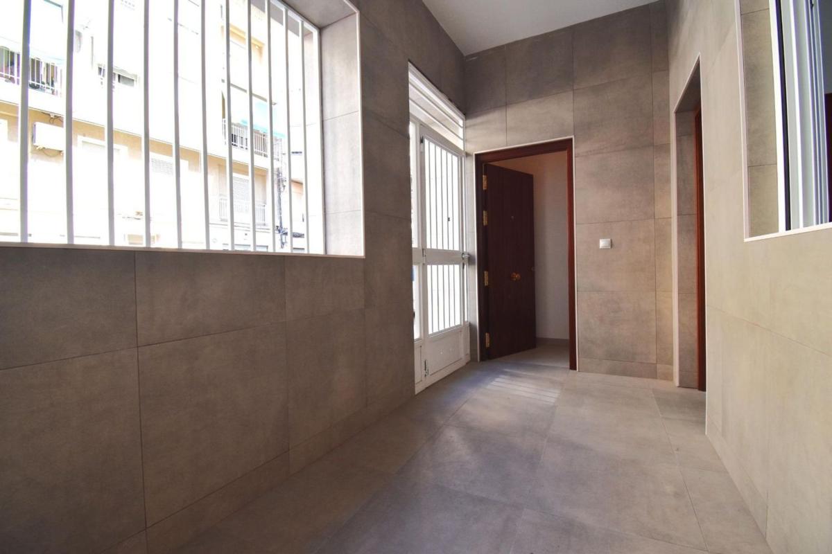 Sale of apartment in Piso en Calle del Capità Baltasar Tristany, Reina Victoria-Miguel Hernández, Elche / Elx, Elche / Elx
photo 4