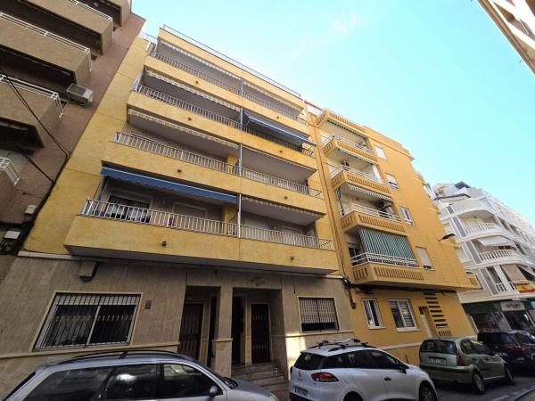 Venta de piso en Piso en Calle del Mar, 4, Las Piscinas Naturales, Torrevieja, Torrevieja
photo 1