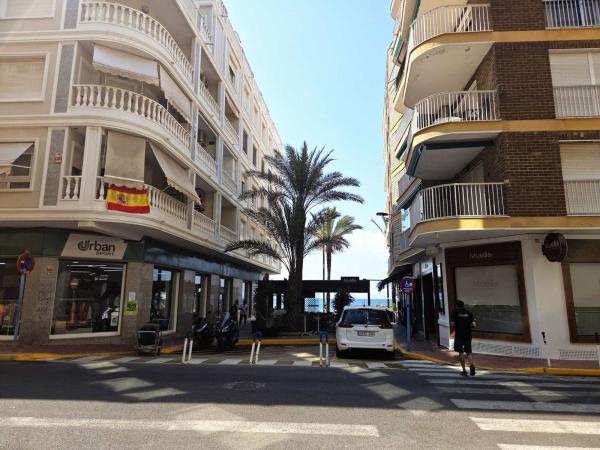 Venta de piso en Piso en Calle del Mar, 4, Las Piscinas Naturales, Torrevieja, Torrevieja
thumbnail 2
