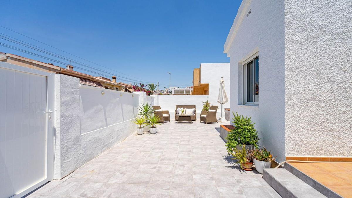 Venta de chalet independiente en Casa o chalet en Calle Costa Dorada, 4, Rojales Hills - Rosa Bungalows, Rojales, Rojales
 photo 4