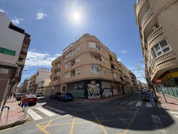 Venta de piso en Piso en Calle San Pascual, Puerto Deportivo, Torrevieja, Torrevieja
 photo 2