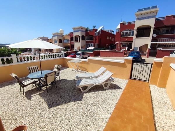 Chalet adosado en Calle Laguna de Sariñena s/n, Zona Lago - Los Almendros, Orihuela photo 3